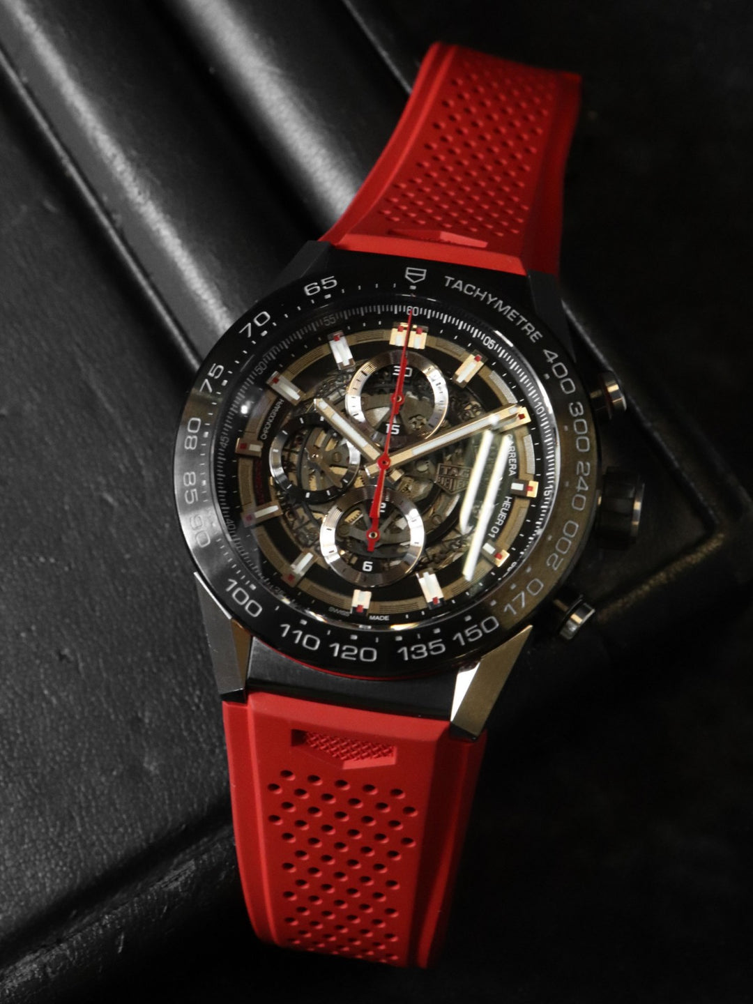 美品 TAG HEUER タグホイヤー カレラ キャリバーホイヤー01 CAR2A1Z 腕時計 自動巻き ラバー レッド ブラック
