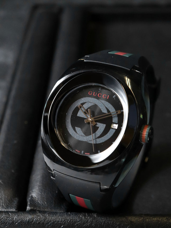 電池交換済 GUCCI グッチ シンク デイト 137.1 YA137107A シェリー 腕時計 クォーツ ラバー ブラック