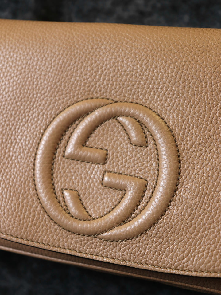 美品 GUCCI グッチ 536224 ショルダーバッグ チェーンバッグ ソーホー レザー ベージュ