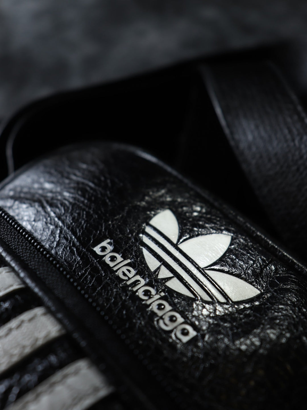 BALENCIAGA x adidas コラボ バレンシアガ アディダス スモール メッセンジャーバッグ クロスボディ ショルダーバッグ ブラック 721850