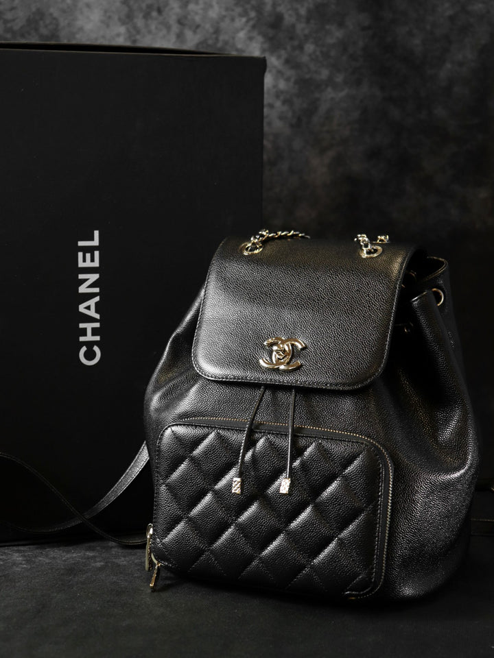 美品 CHANEL シャネル マトラッセ リュックサック デイパック チェーン ココマーク ブラック 黒 シルバー金具 キャビアスキン ブランド品