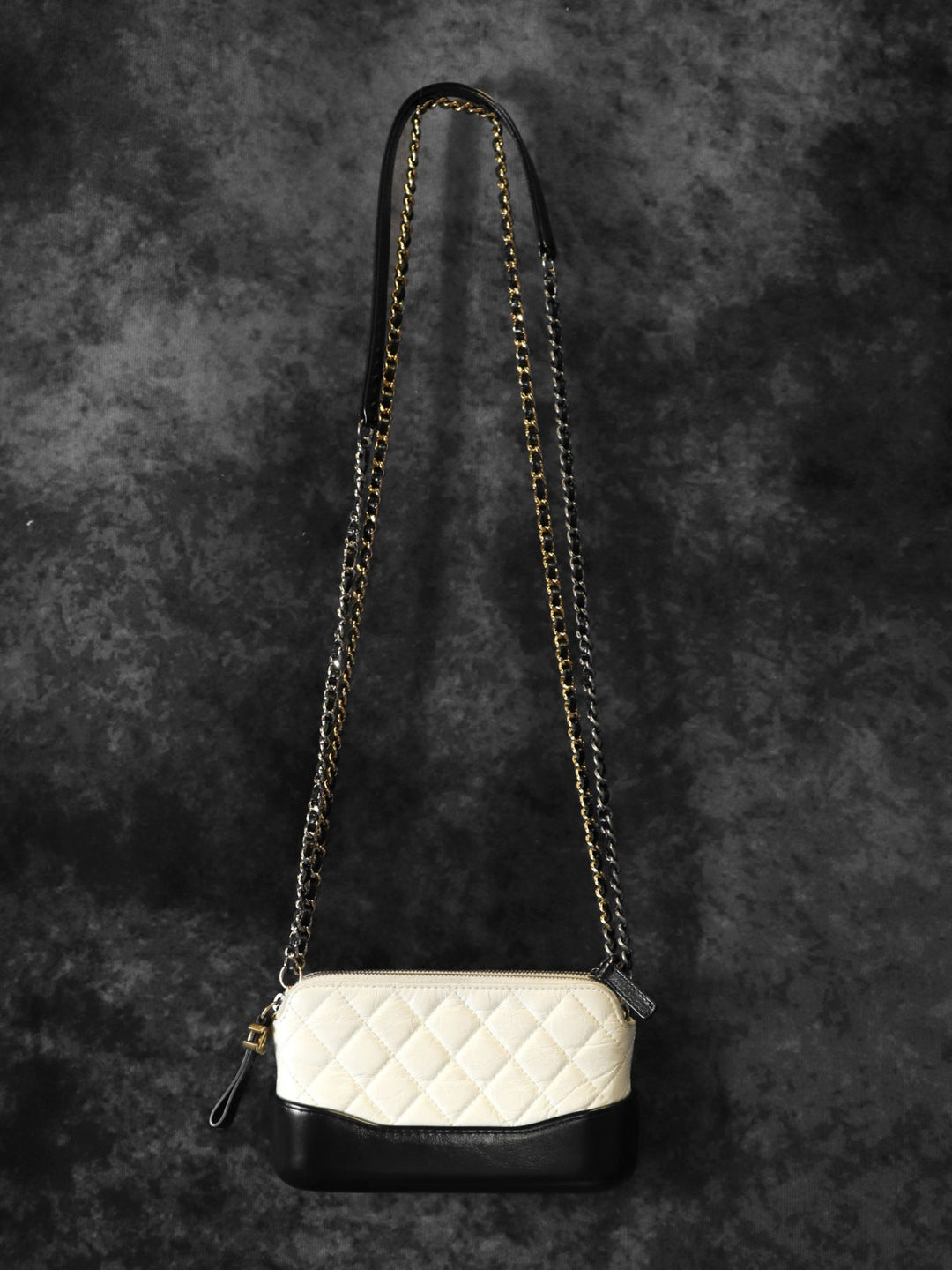 CHANEL シャネル ガブリエル フォンホルダー スマホ入れ 25番台 チェーンウォレット ミニ チェーンショルダーバッグ レザー ホワイト/ブラック 白/黒 バイカラー