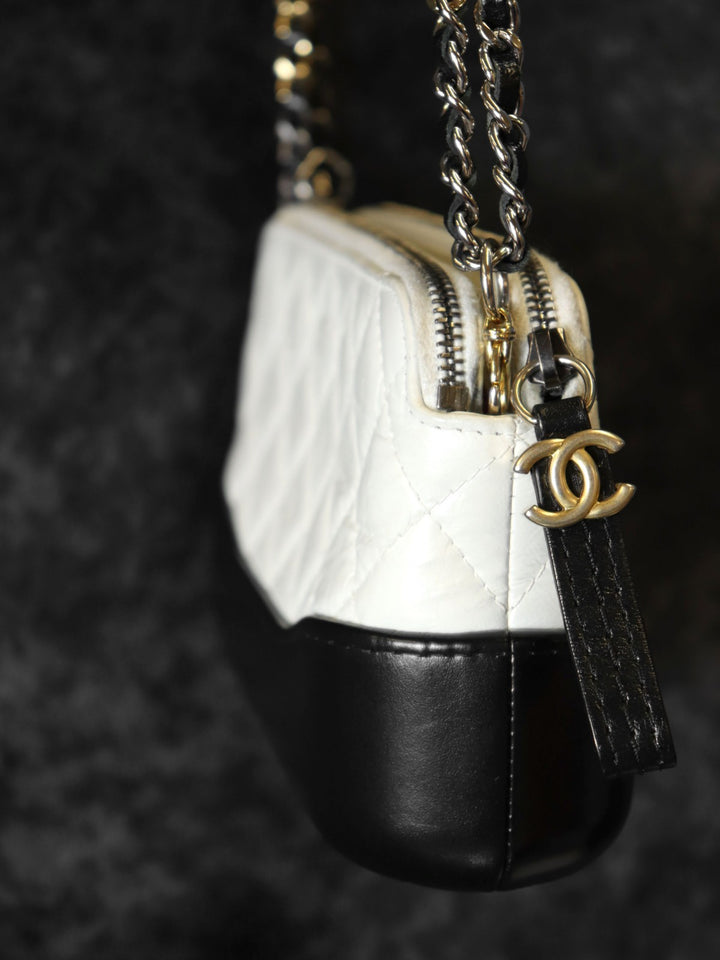 CHANEL シャネル ガブリエル フォンホルダー スマホ入れ 25番台 チェーンウォレット ミニ チェーンショルダーバッグ レザー ホワイト/ブラック 白/黒 バイカラー
