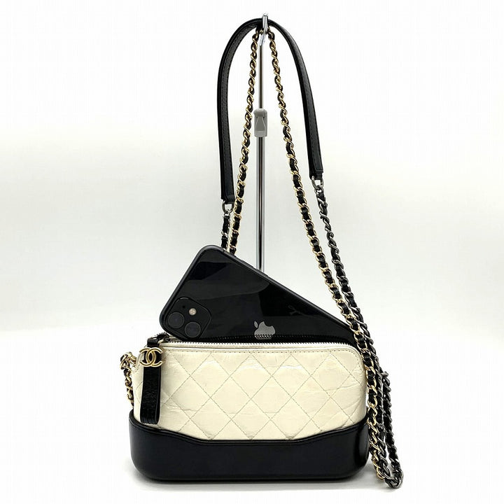 CHANEL シャネル ガブリエル フォンホルダー スマホ入れ 25番台 チェーンウォレット ミニ チェーンショルダーバッグ レザー ホワイト/ブラック 白/黒 バイカラー