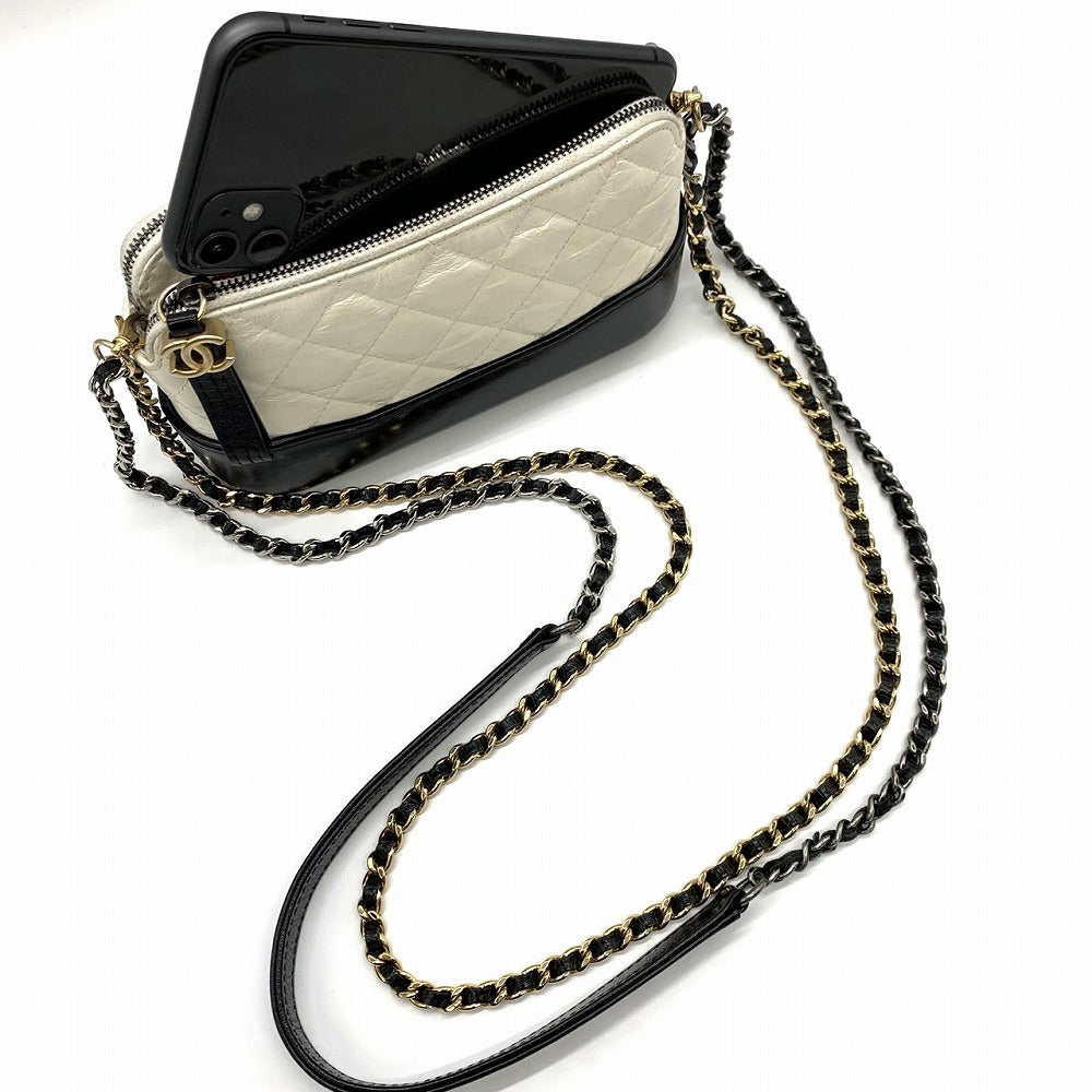CHANEL シャネル ガブリエル フォンホルダー スマホ入れ 25番台 チェーンウォレット ミニ チェーンショルダーバッグ レザー ホワイト/ブラック 白/黒 バイカラー