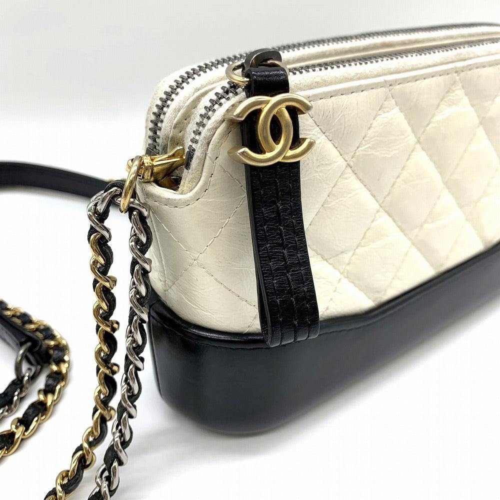 CHANEL シャネル ガブリエル フォンホルダー スマホ入れ 25番台 チェーンウォレット ミニ チェーンショルダーバッグ レザー ホワイト/ブラック 白/黒 バイカラー