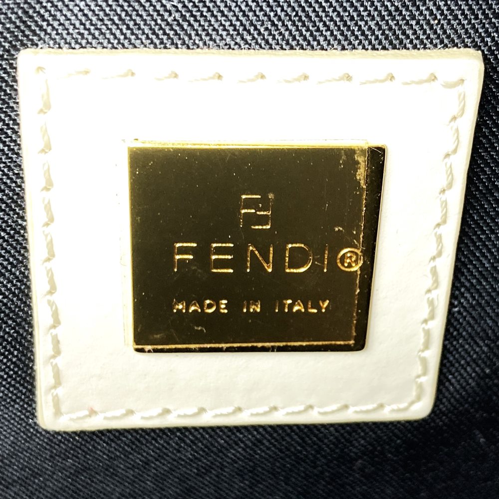 【美品】FENDI フェンディ 2321 26814 斜め掛け 肩掛け チェーンショルダーバッグ 薄型ミニバッグ ハーフムーン ブラック/ホワイト 黒/白 レザー