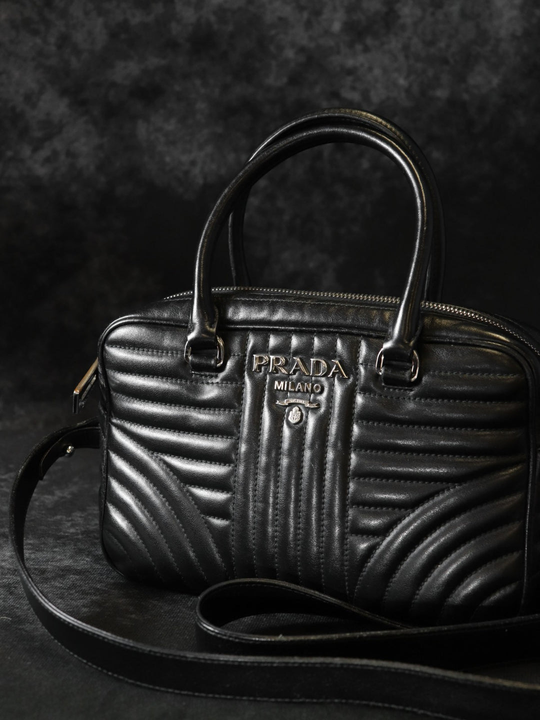 PRADA プラダ ダイアグラム ハンドバッグ ショルダーバッグ 2way 斜め掛け レザー ブラック 黒 ブランド