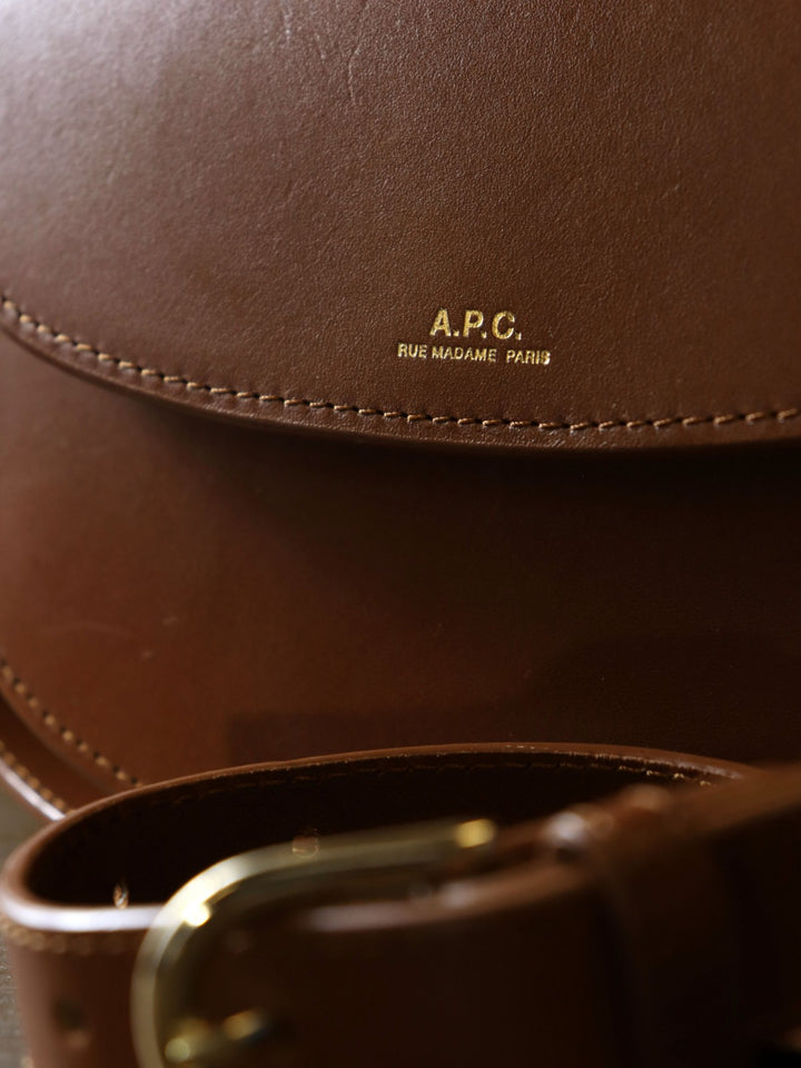 A.P.C. アーペーセー ジュネーヴ ミニ ショルダーバッグ ヴィンテージ レトロ 斜め掛け フラップ レザー ブラウン 茶