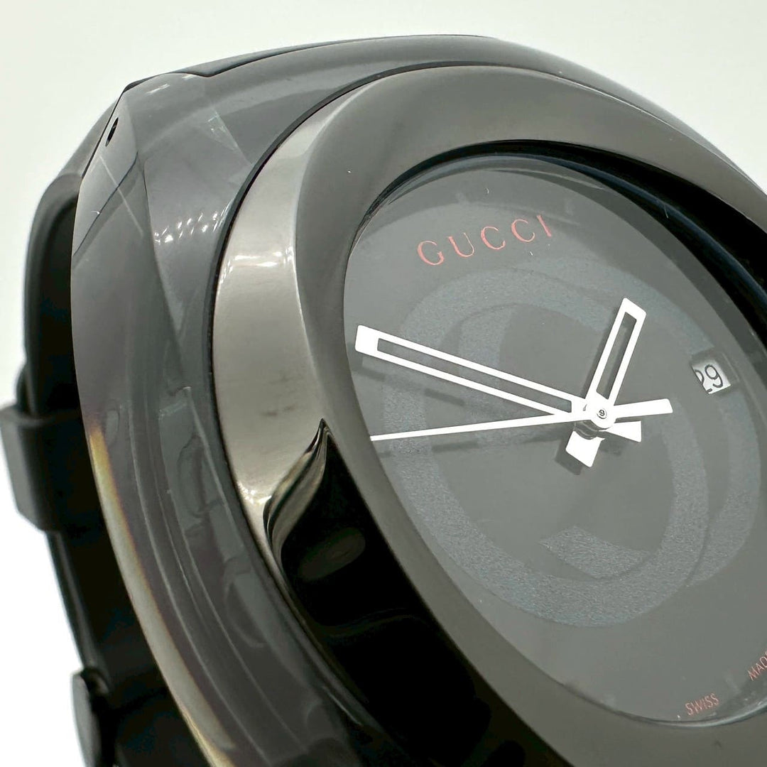 電池交換済 GUCCI グッチ シンク デイト 137.1 YA137107A シェリー 腕時計 クォーツ ラバー ブラック