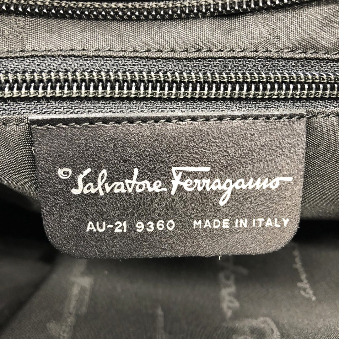 Salvatore Ferragamo フェラガモ ショルダーバッグ ワンショルダー ライン ナイロン ブラック