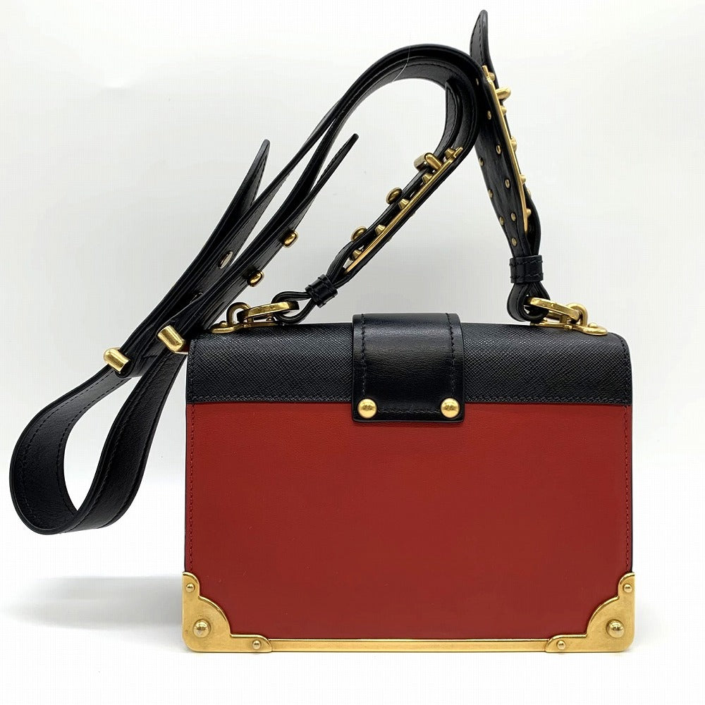 PRADA プラダ カイエ 斜め掛け ミニショルダーバッグ サフィアーノレザー レッド/ブラック/ゴールド 赤/黒
