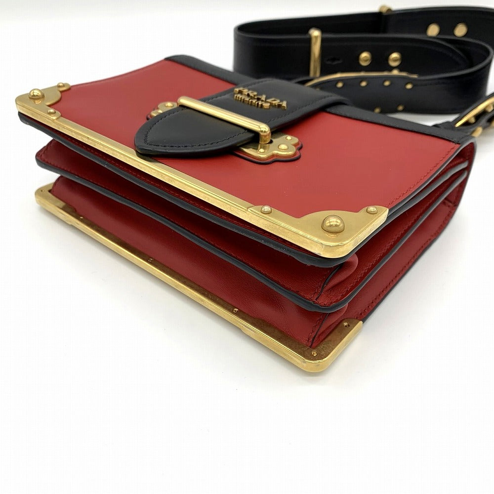 PRADA プラダ カイエ 斜め掛け ミニショルダーバッグ サフィアーノレザー レッド/ブラック/ゴールド 赤/黒