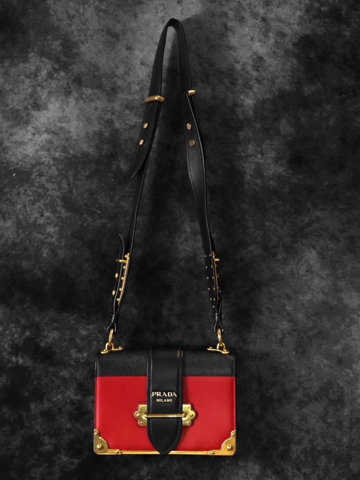PRADA プラダ カイエ 斜め掛け ミニショルダーバッグ サフィアーノレザー レッド/ブラック/ゴールド 赤/黒