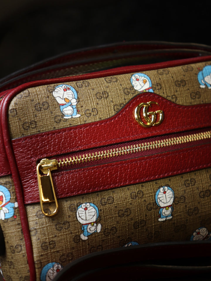 GUCCI グッチ 647784 ドラえもんコラボ ショルダーバッグ マイクロGG ブラウン レッド レディース