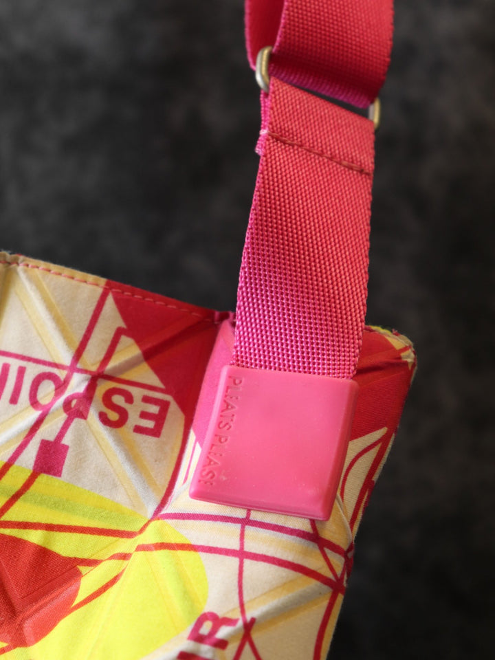 ISSEYMIYAKE イッセイミヤケ プリーツプリーズ ショルダーバッグ ピンク ポリエステル