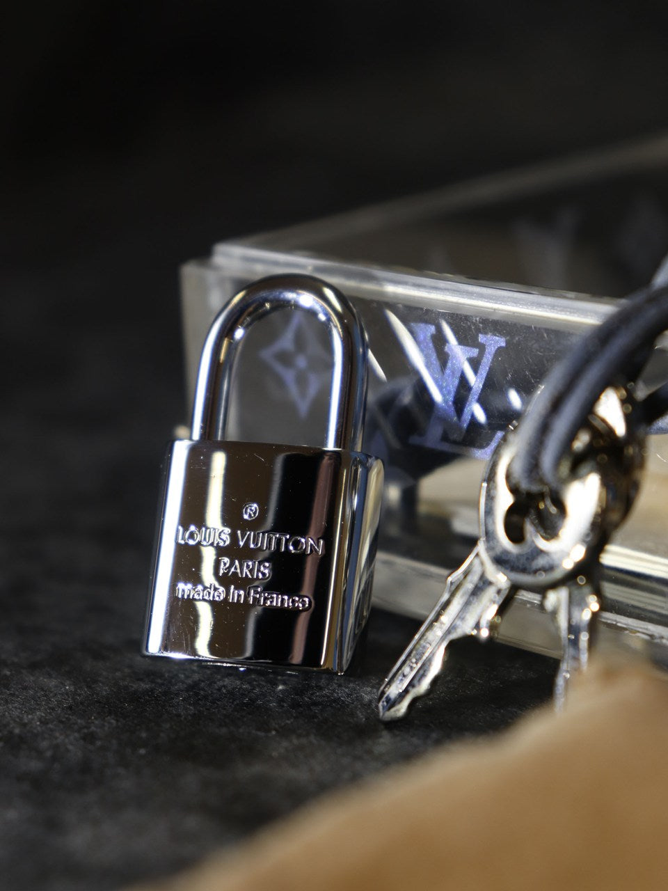LOUIS VUITTON ルイ・ヴィトン ラブメッセージ M99079 ミニトランク 2000年限定 アクリル 小物入れ クリア