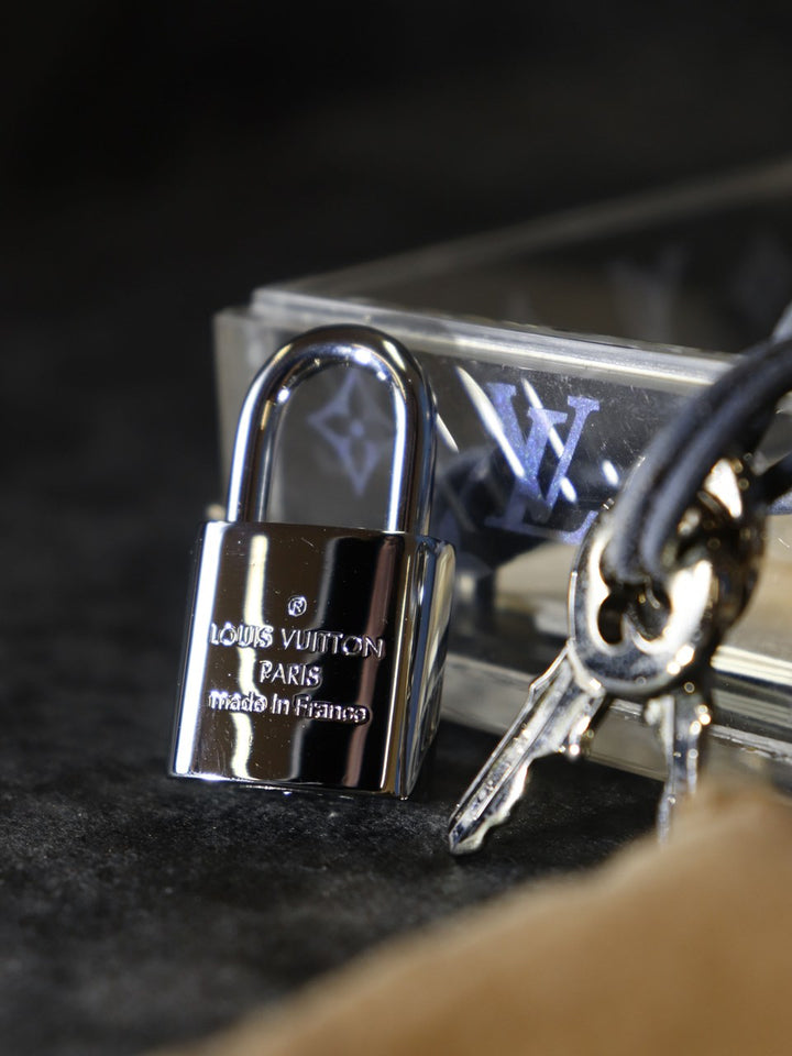 LOUIS VUITTON ルイ・ヴィトン ラブメッセージ M99079 ミニトランク 2000年限定 アクリル 小物入れ クリア
