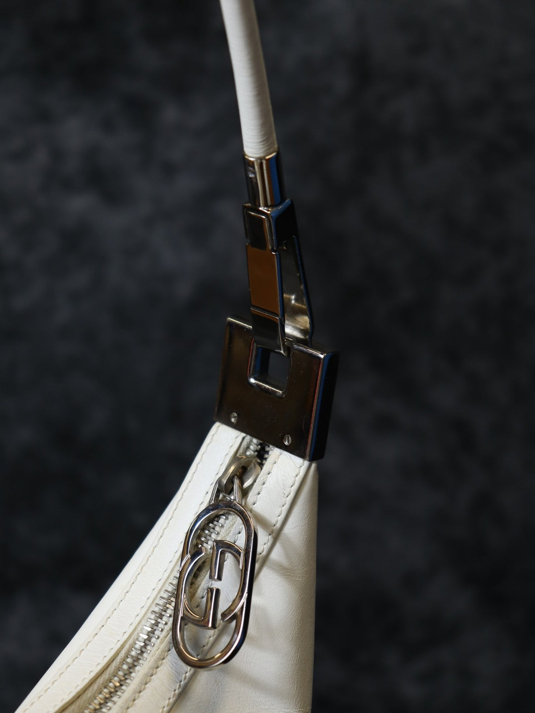GUCCI グッチ 001 3812 ショルダーバッグ 肩掛け ワンショルダー レザー ホワイト