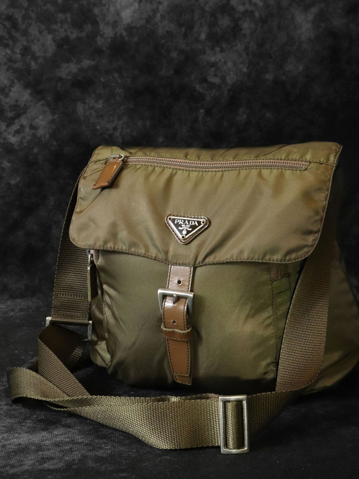PRADA プラダ ショルダーバッグ 斜め掛け ベルト ナイロン カーキ