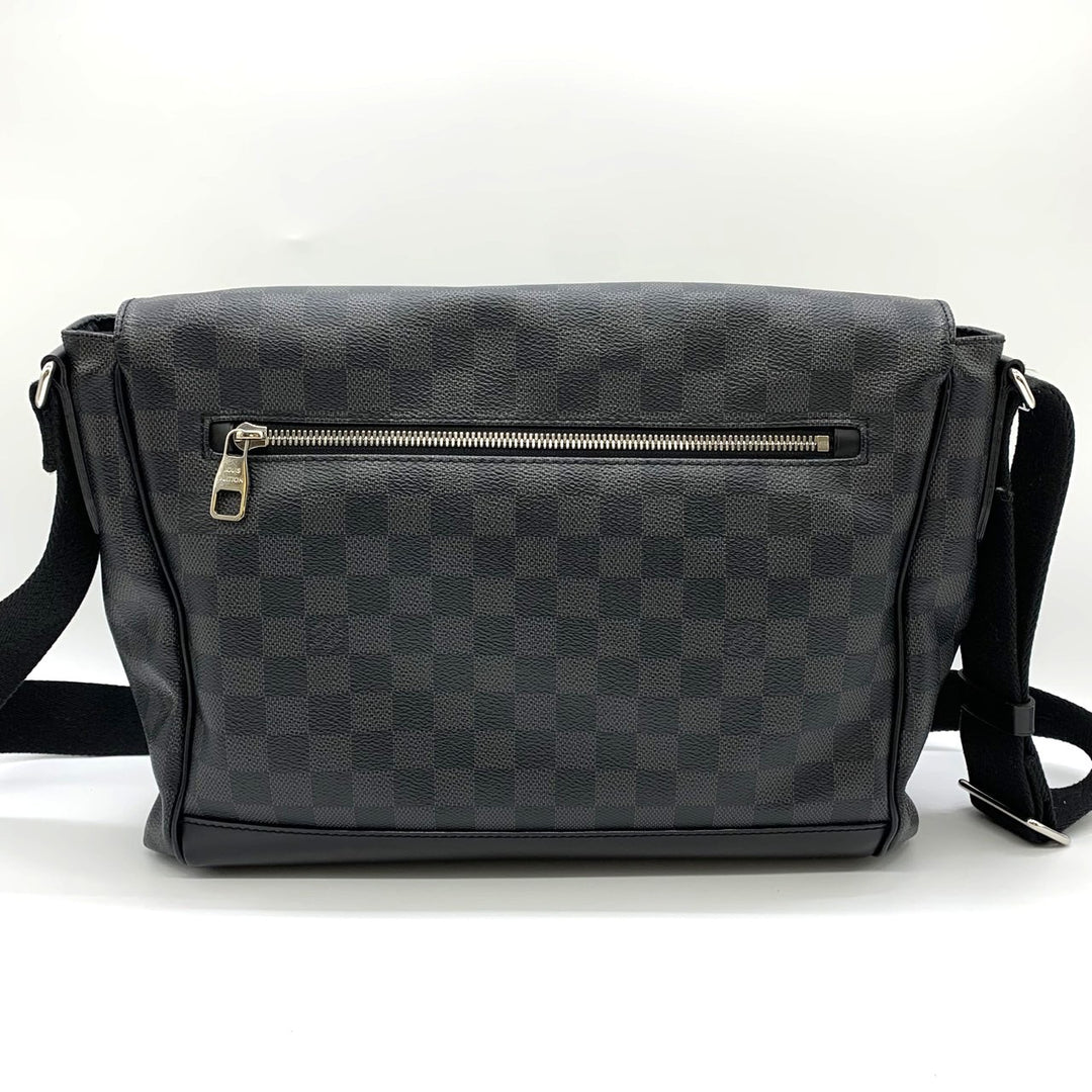 LOUIS VUITTON ルイ ヴィトン N41458 メッセンジャーMM A4入る 斜め掛けショルダーバッグ ブラック ダミエグラフィット PVC レザー