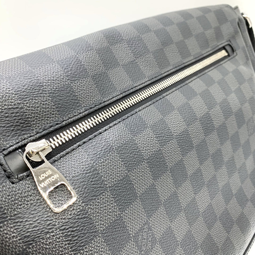 LOUIS VUITTON ルイ ヴィトン N41458 メッセンジャーMM A4入る 斜め掛けショルダーバッグ ブラック ダミエグラフィット PVC レザー