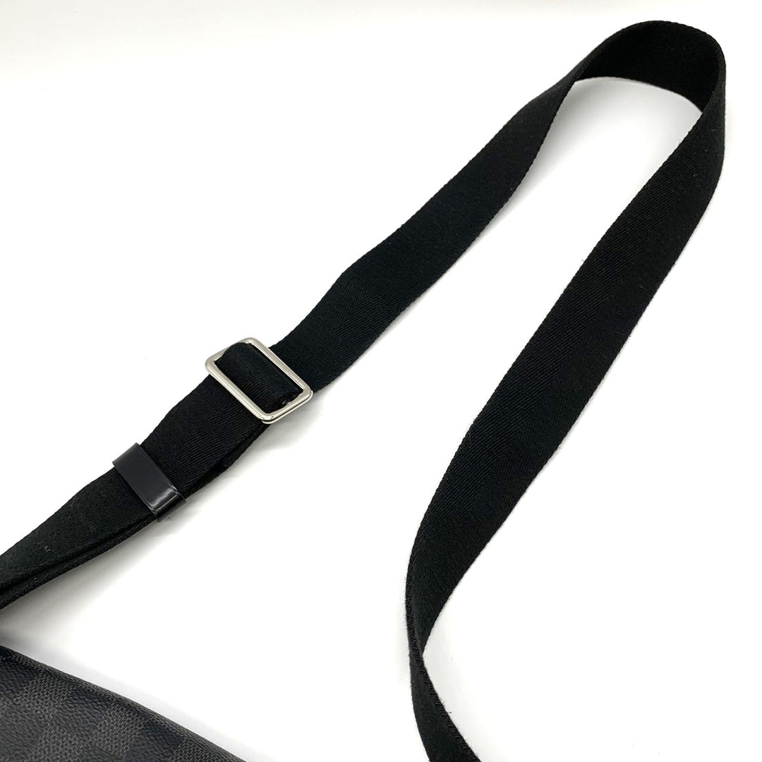 LOUIS VUITTON ルイ ヴィトン N41458 メッセンジャーMM A4入る 斜め掛けショルダーバッグ ブラック ダミエグラフィット PVC レザー