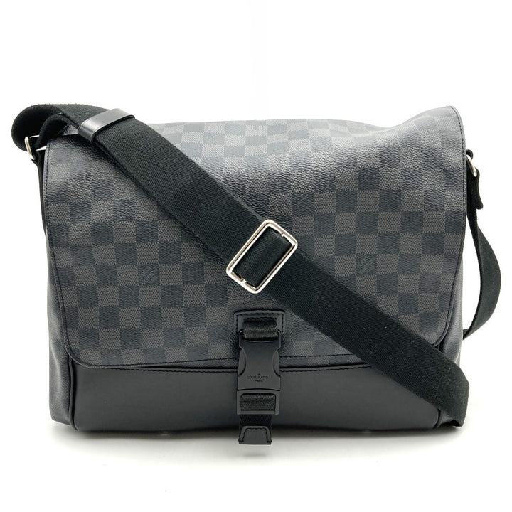 LOUIS VUITTON ルイ ヴィトン N41458 メッセンジャーMM A4入る 斜め掛けショルダーバッグ ブラック ダミエグラフィット PVC レザー