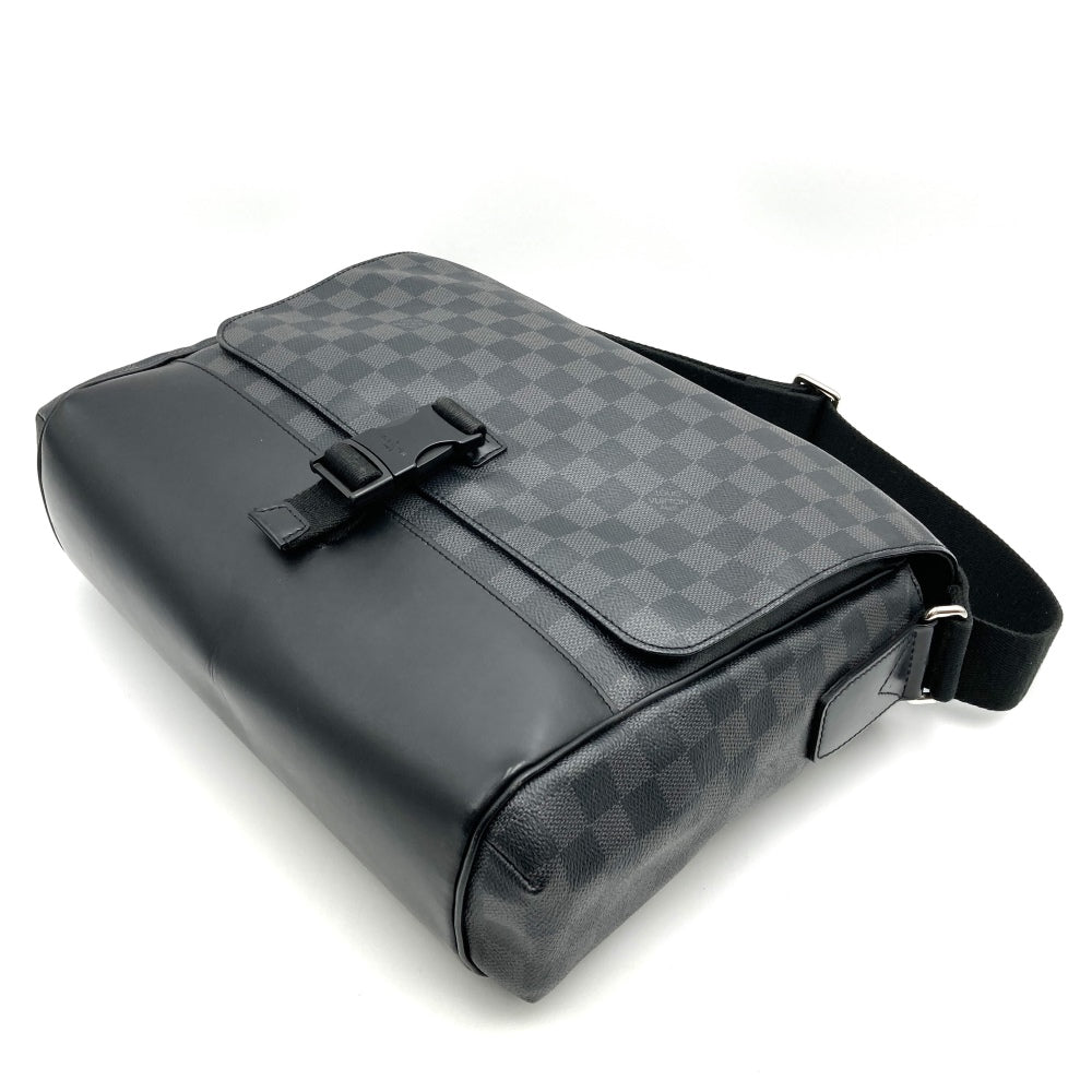 LOUIS VUITTON ルイ ヴィトン N41458 メッセンジャーMM A4入る 斜め掛けショルダーバッグ ブラック ダミエグラフィット PVC レザー