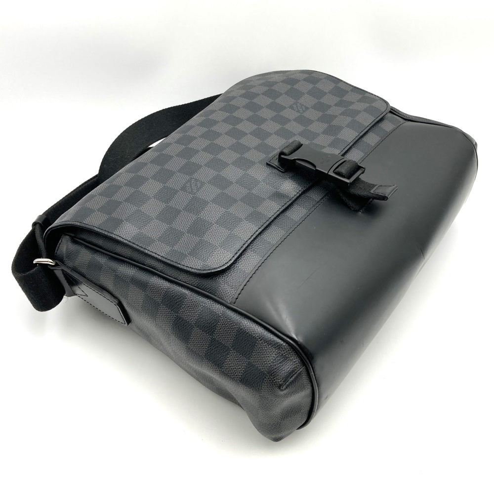 LOUIS VUITTON ルイ ヴィトン N41458 メッセンジャーMM A4入る 斜め掛けショルダーバッグ ブラック ダミエグラフィット PVC レザー