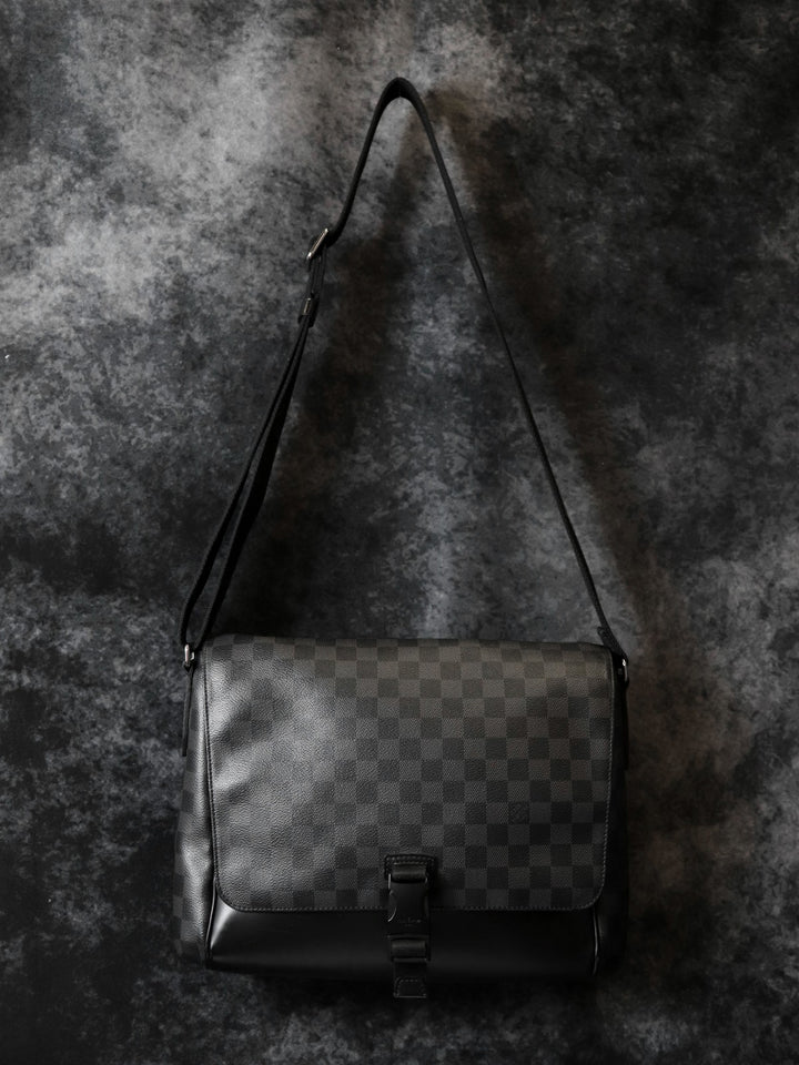 LOUIS VUITTON ルイ ヴィトン N41458 メッセンジャーMM A4入る 斜め掛けショルダーバッグ ブラック ダミエグラフィット PVC レザー