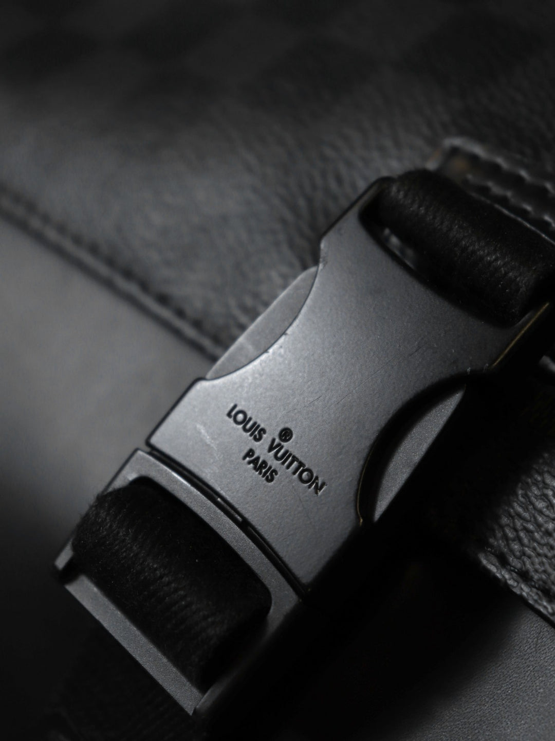 LOUIS VUITTON ルイ ヴィトン N41458 メッセンジャーMM A4入る 斜め掛けショルダーバッグ ブラック ダミエグラフィット PVC レザー