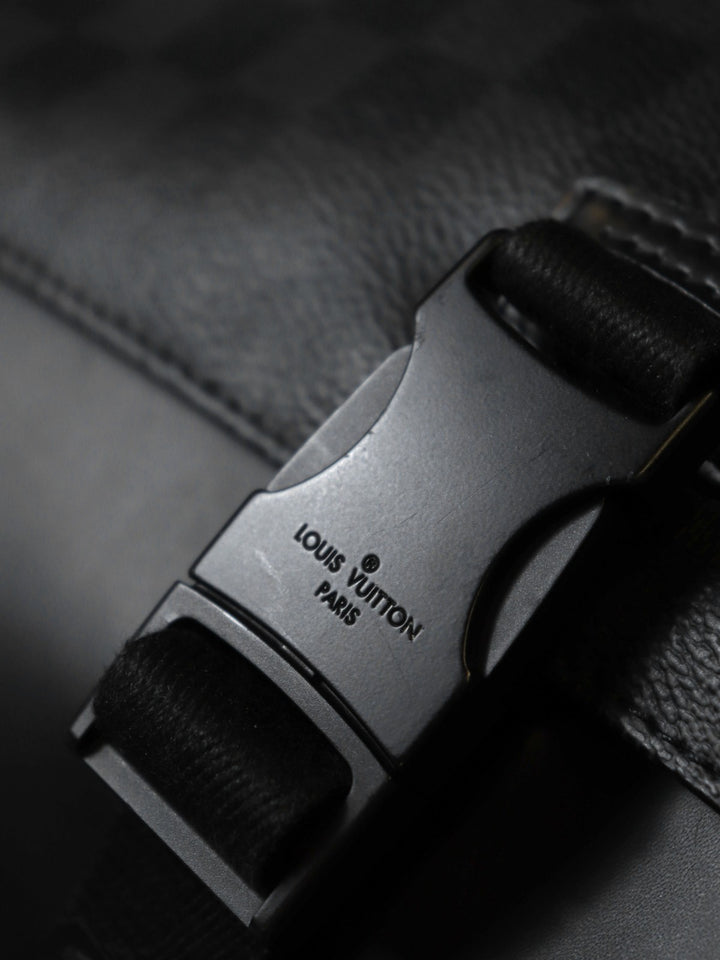 LOUIS VUITTON ルイ ヴィトン N41458 メッセンジャーMM A4入る 斜め掛けショルダーバッグ ブラック ダミエグラフィット PVC レザー