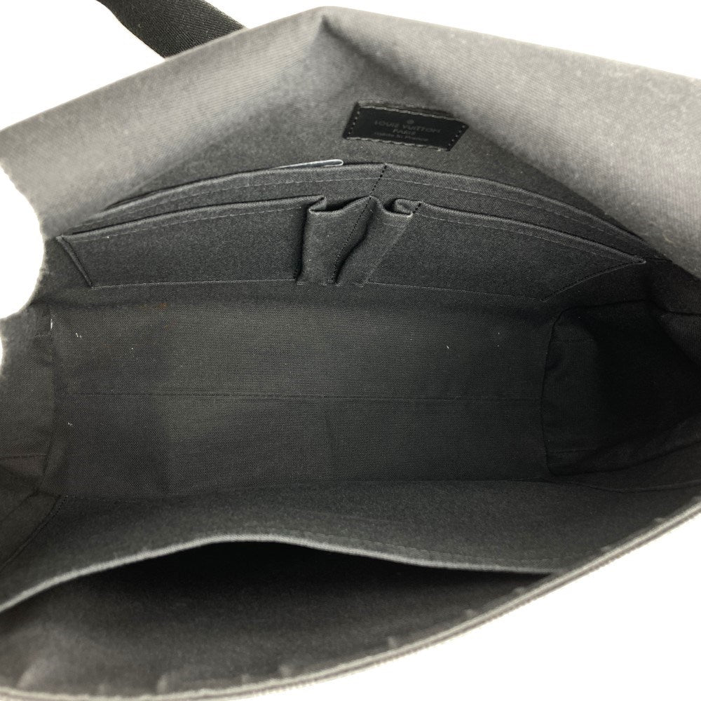 LOUIS VUITTON ルイ ヴィトン N41458 メッセンジャーMM A4入る 斜め掛けショルダーバッグ ブラック ダミエグラフィット PVC レザー