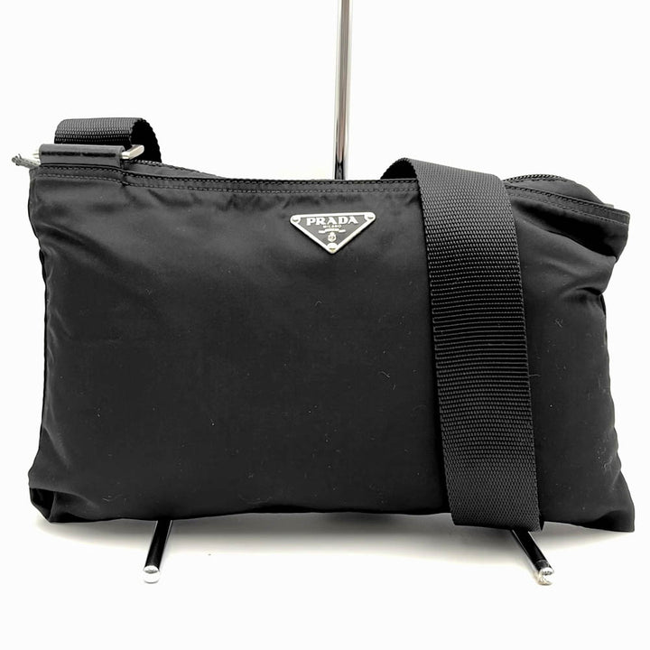 PRADA プラダ ショルダーバッグ 斜め掛け 横長 薄型 ナイロン ブラック