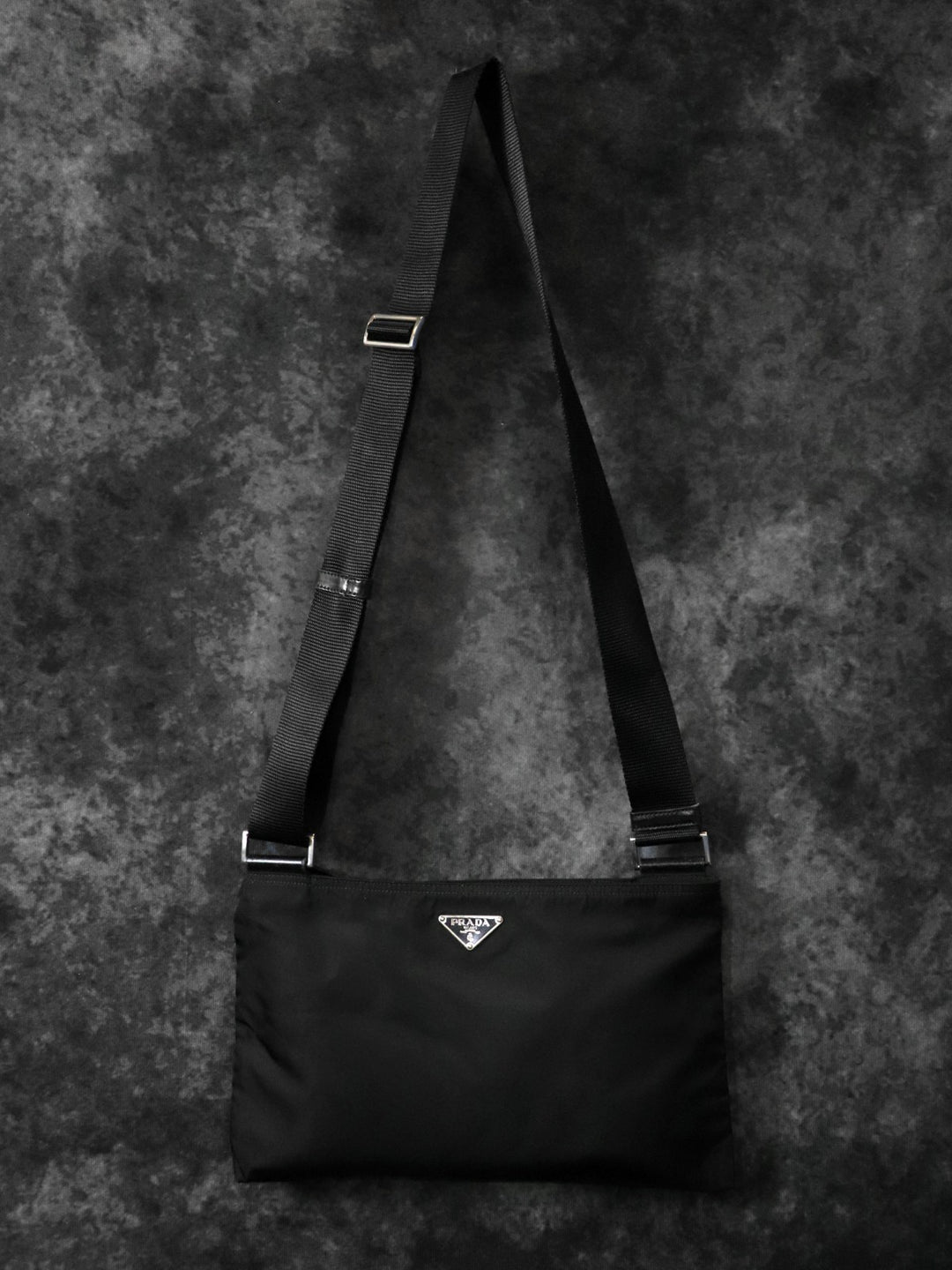 PRADA プラダ ショルダーバッグ 斜め掛け 横長 薄型 ナイロン ブラック