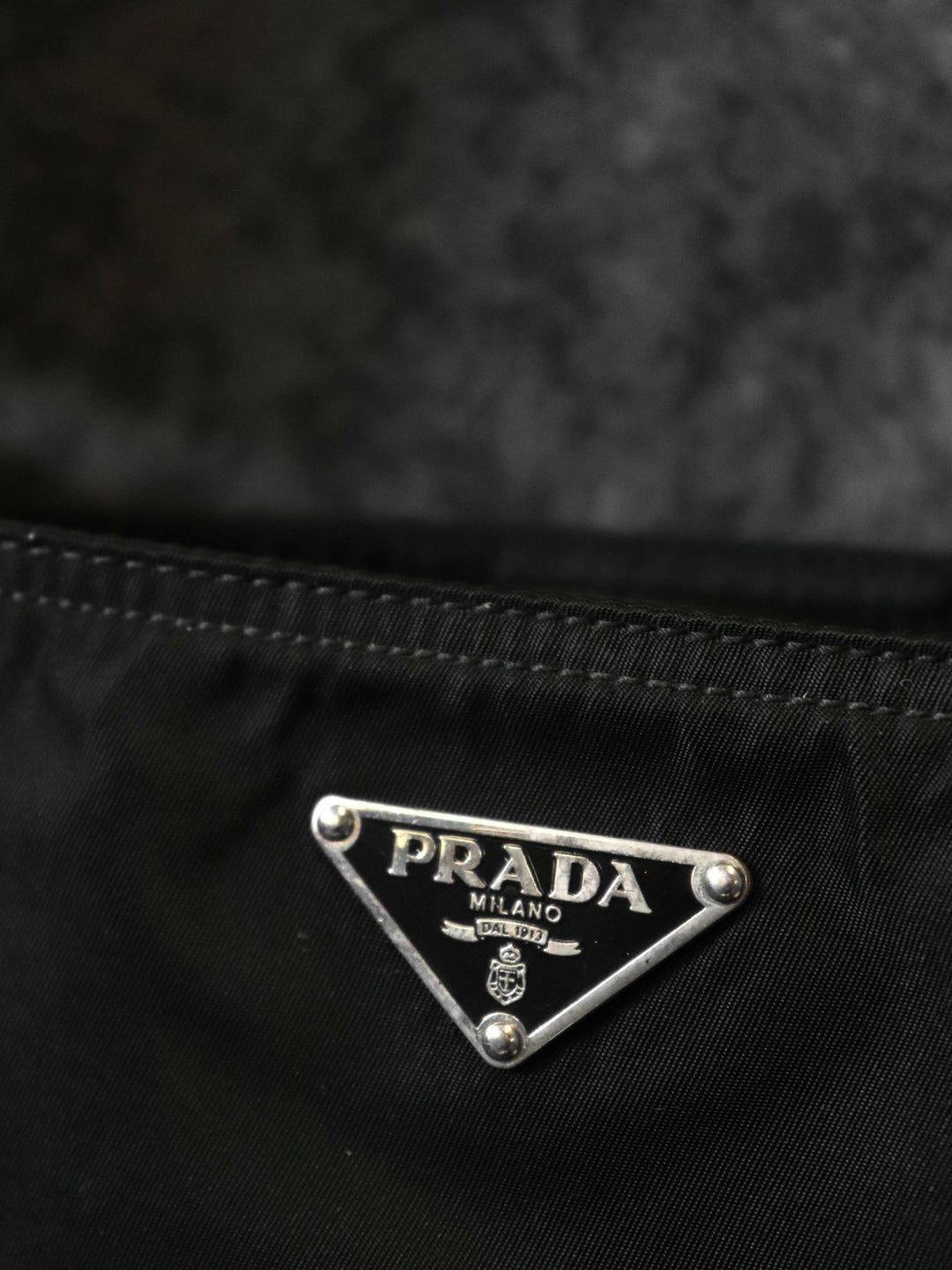 PRADA プラダ ショルダーバッグ 斜め掛け 横長 薄型 ナイロン ブラック