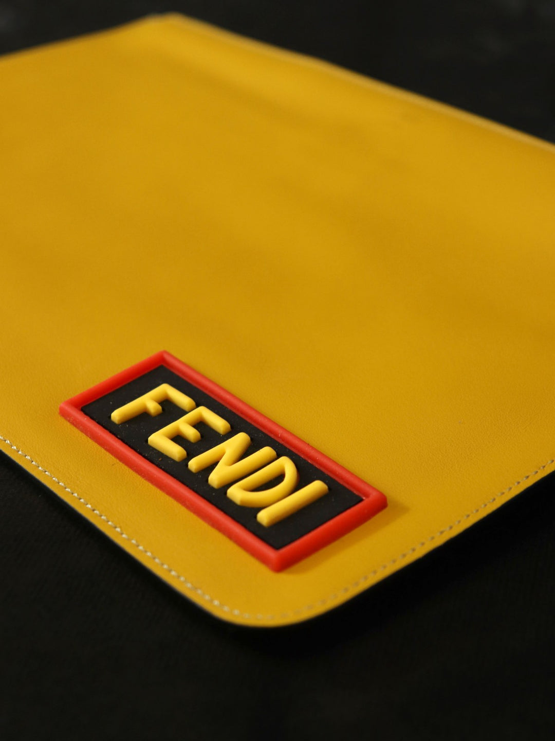 FENDI フェンディ 7NO078 クラッチバッグ THINK イエロー