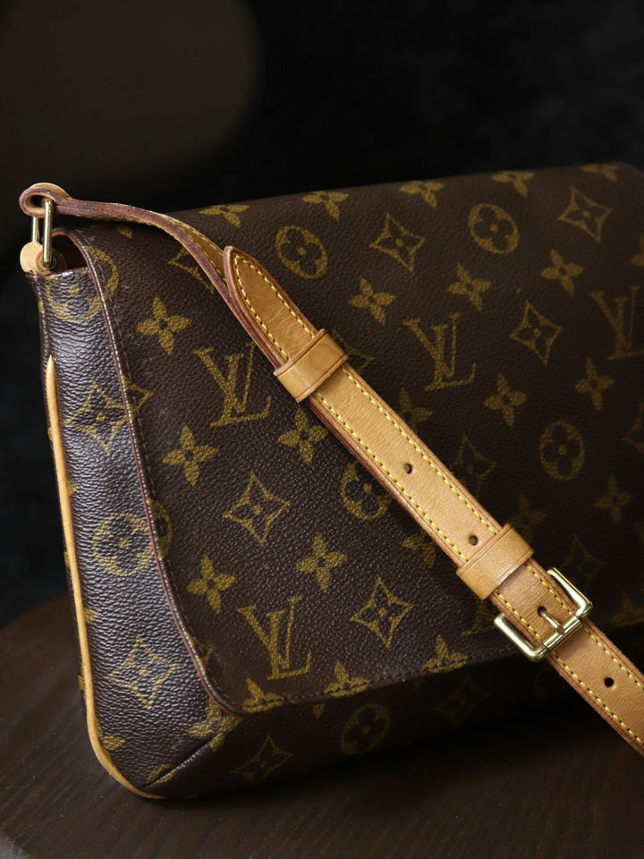 LOUIS VUITTON ルイ・ヴィトン M51257 ミュゼットタンゴ ショート ショルダーバッグ ブラウン 茶色 モノグラム