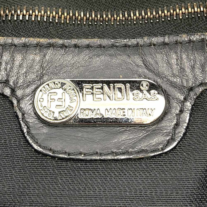 FENDI フェンディ FFロゴ 薄型ショルダーバッグ A4入る ホーボーバッグ ワンショルダー ナイロン ブラック レディース