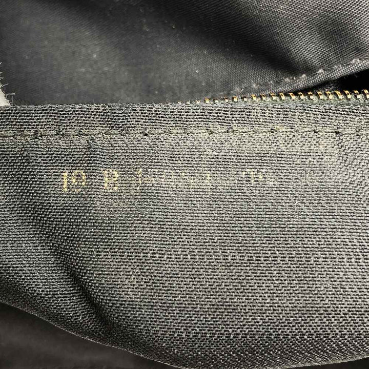 FENDI フェンディ FFロゴ 薄型ショルダーバッグ A4入る ホーボーバッグ ワンショルダー ナイロン ブラック レディース