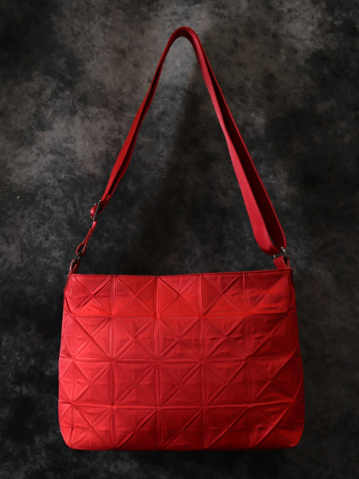ISSEY MIYAKE イッセイミヤケ プリーツプリーズ ショルダーバッグ 赤 ポリエステル