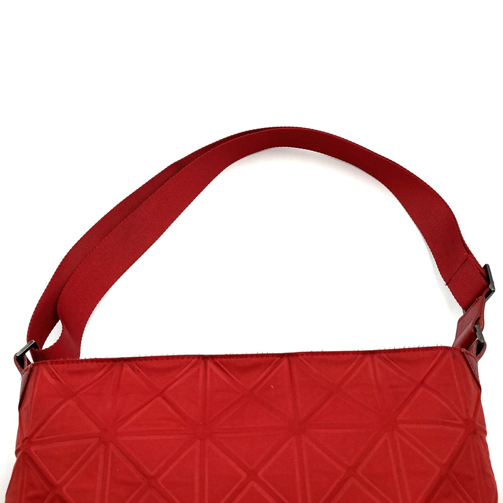 ISSEY MIYAKE イッセイミヤケ プリーツプリーズ ショルダーバッグ 赤 ポリエステル
