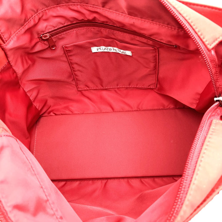 ISSEY MIYAKE イッセイミヤケ プリーツプリーズ ショルダーバッグ 赤 ポリエステル