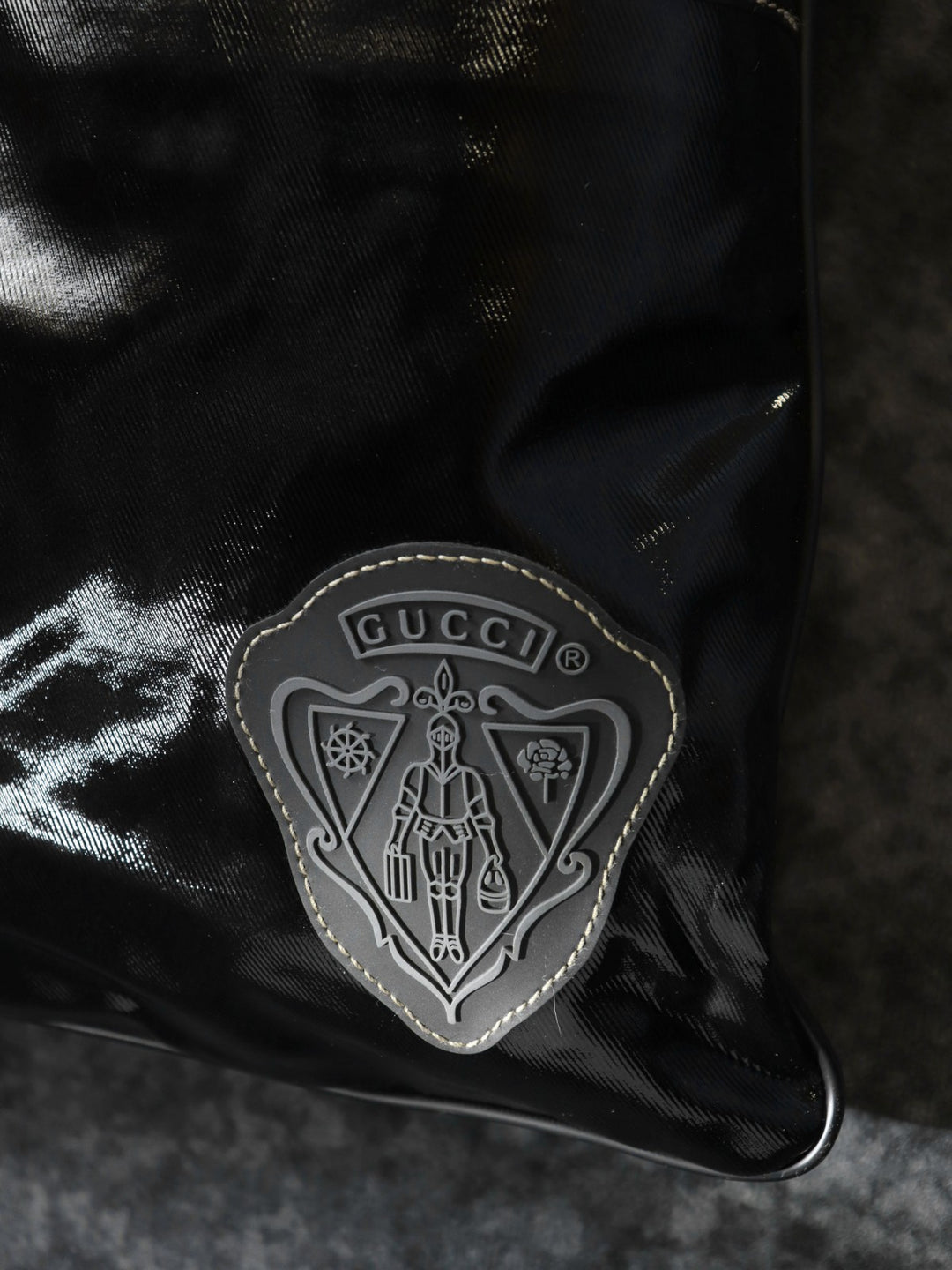 GUCCI グッチ 181093 クレスト ショルダーバッグ エナメル パテント レザー ブラック