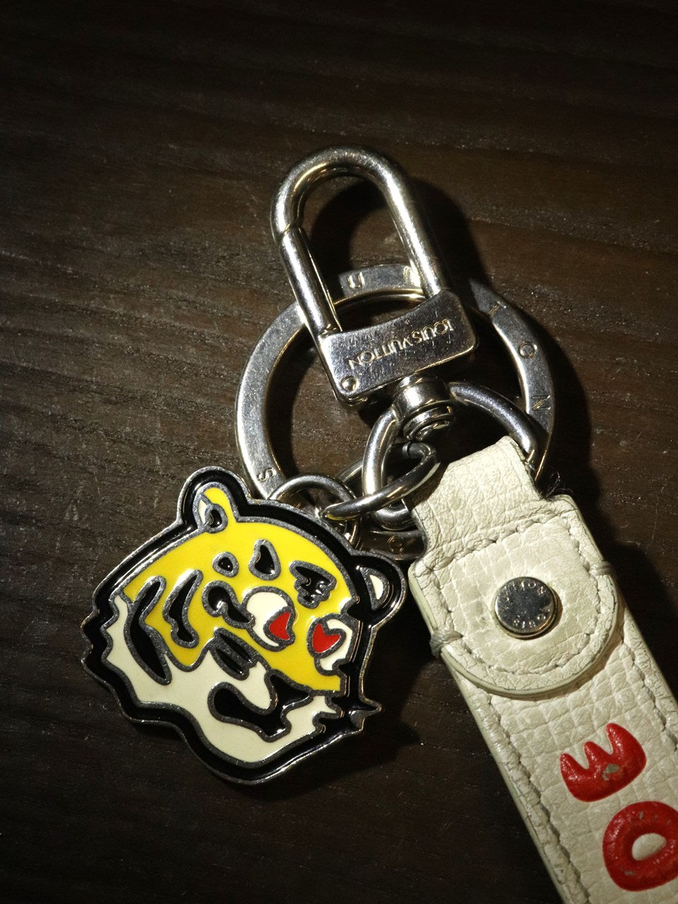 LOUIS VUITTON ルイ・ヴィトン ドラゴンヌ LV MADE MP3225 キーホルダー レザー ホワイト
