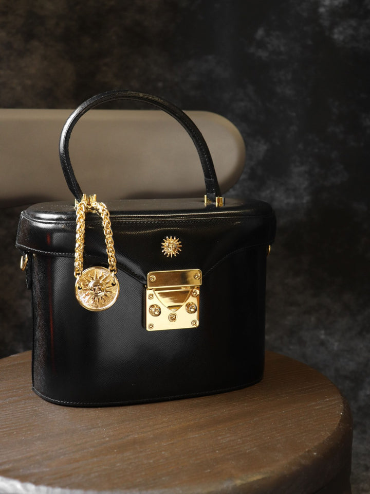 美品 VERSACE ヴェルサーチ バニティバッグ メイクケース コスメ ブラック ゴールドチャーム付き レザー小物