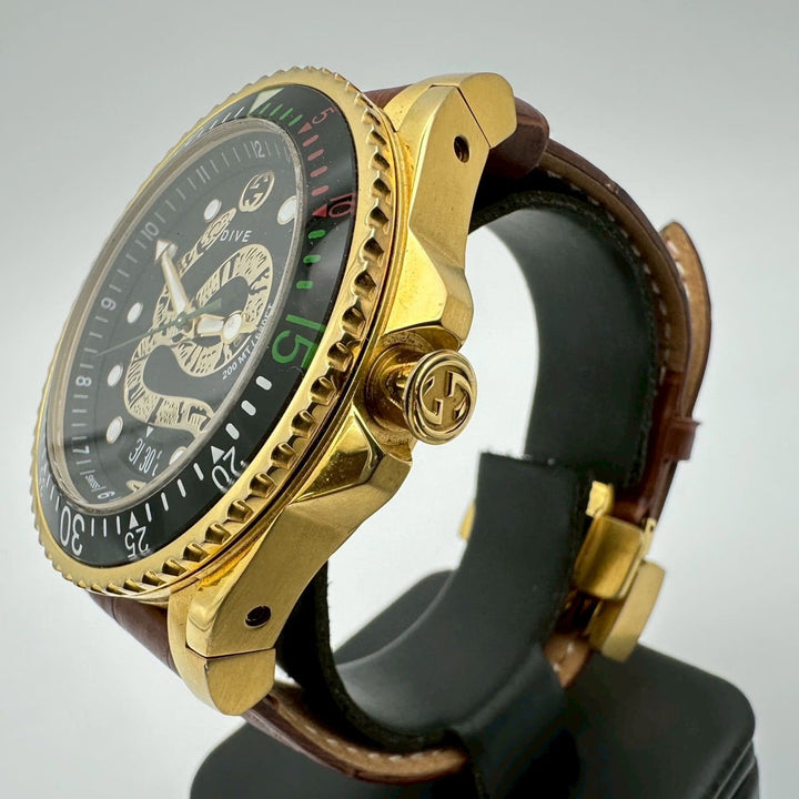 GUCCI グッチ 腕時計 ダイブ YA136219/136.2 デイト スネーク 蛇 へび クォーツ SS ブラック ゴールド レザー ブランド
