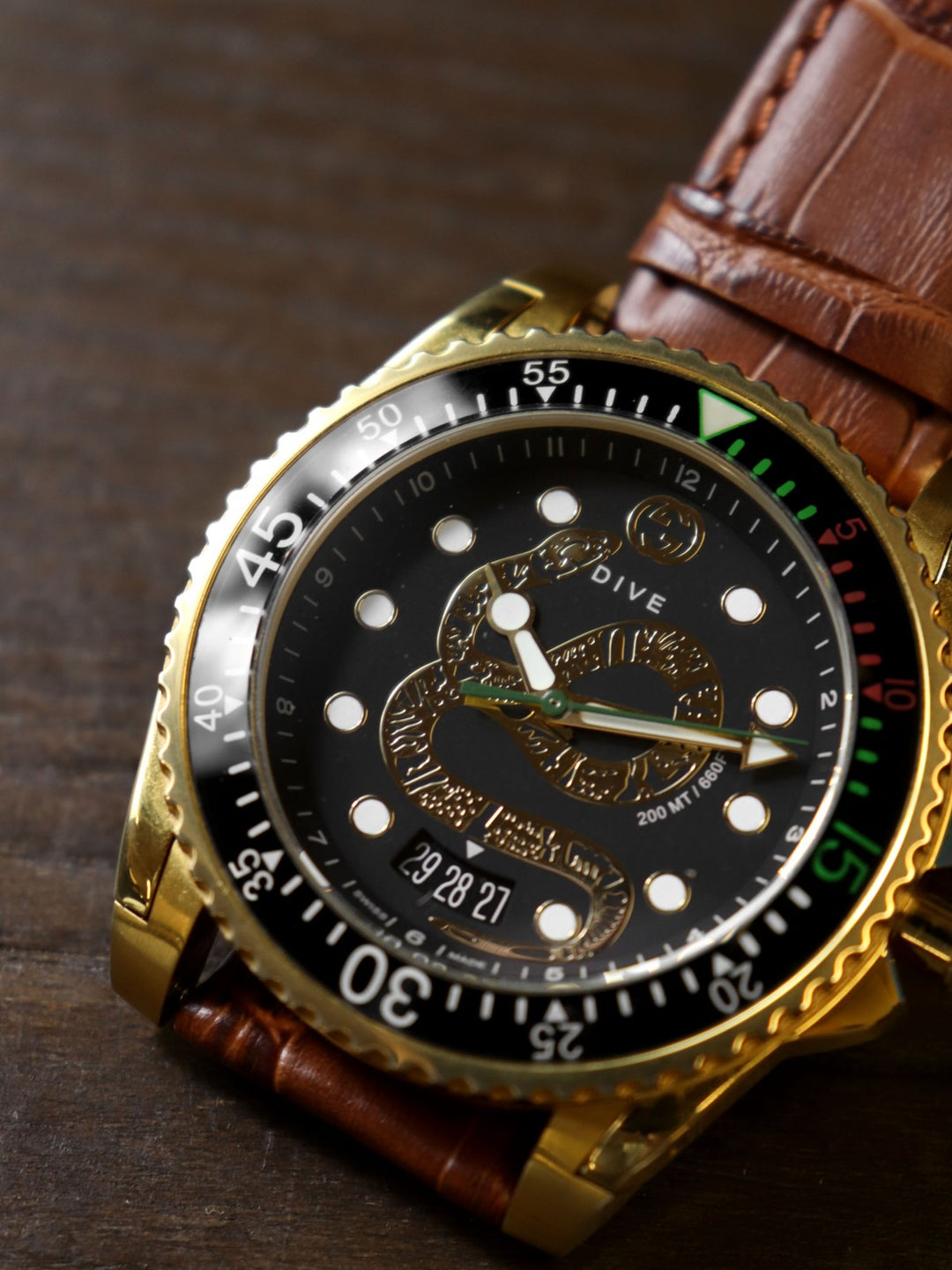 GUCCI グッチ 腕時計 ダイブ YA136219/136.2 デイト スネーク 蛇 へび クォーツ SS ブラック ゴールド レザー ブランド