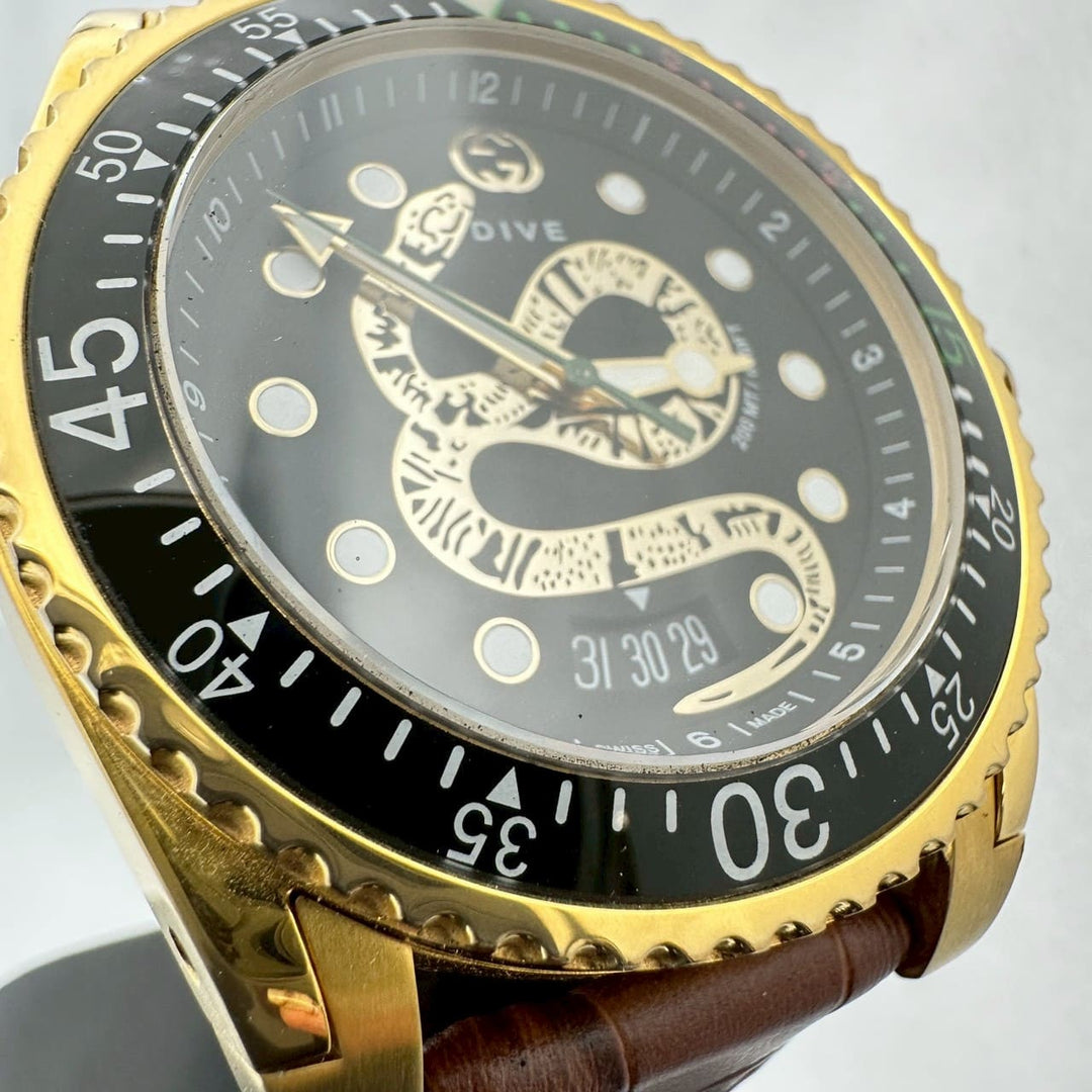 GUCCI グッチ 腕時計 ダイブ YA136219/136.2 デイト スネーク 蛇 へび クォーツ SS ブラック ゴールド レザー ブランド
